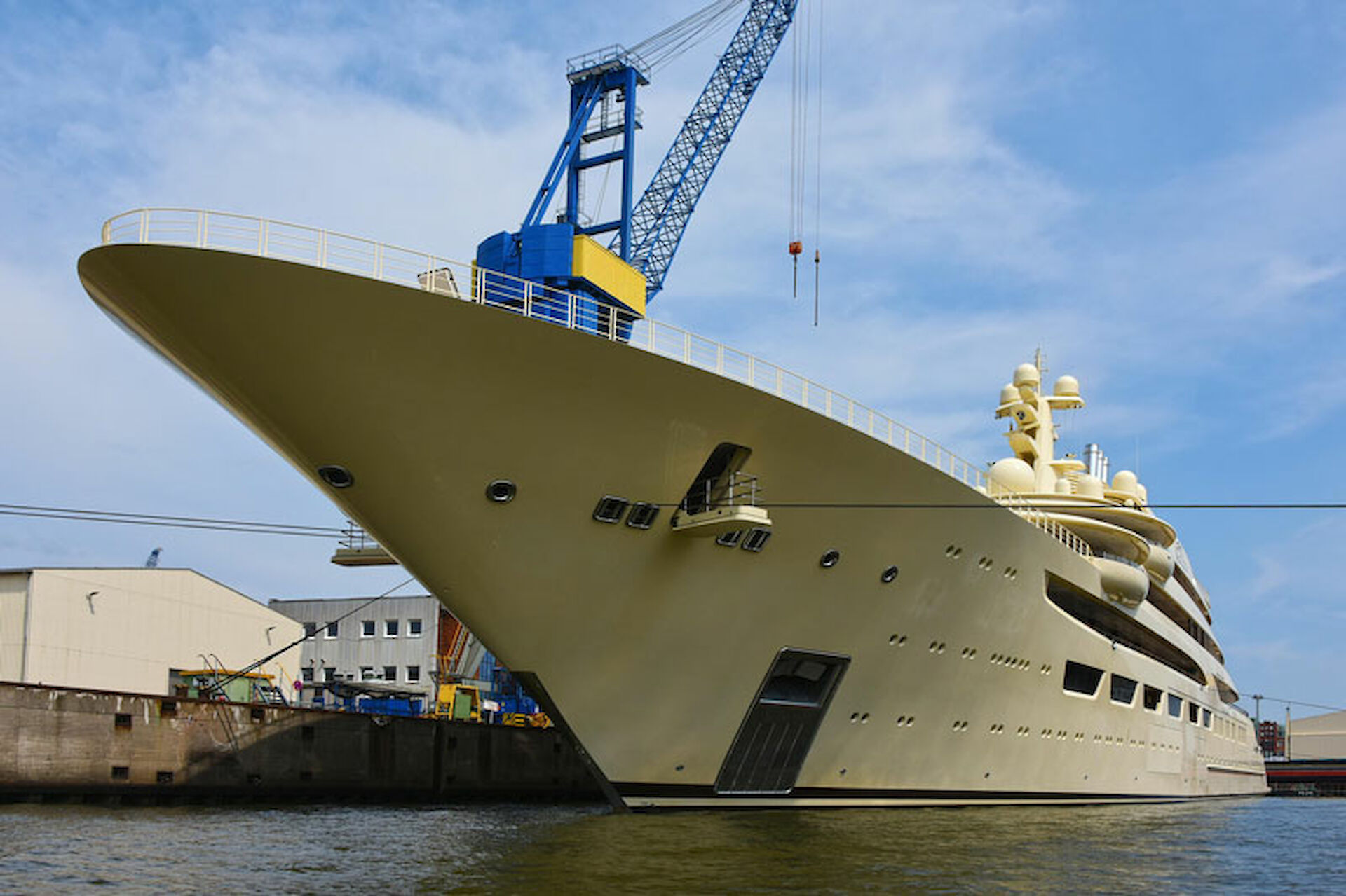 yacht dilbar